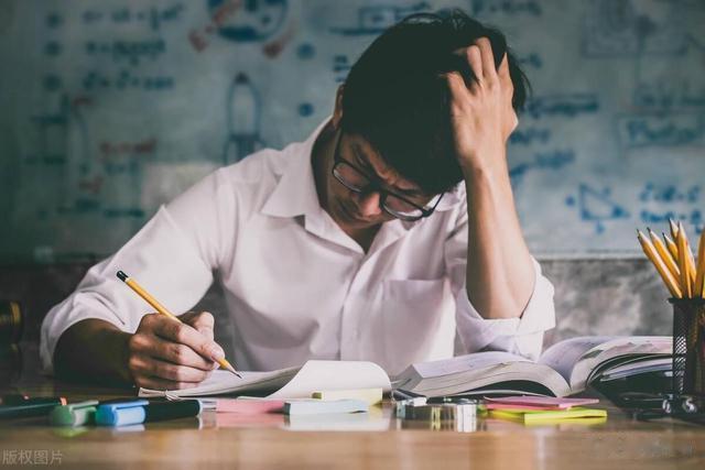 别急着放弃！落榜后，再战还是打工？这个决定影响你的未来