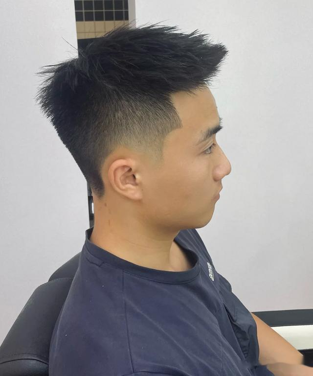 男生剪“两边铲青”发型也超帅，今年就剪这3款，尽显潮男范儿！