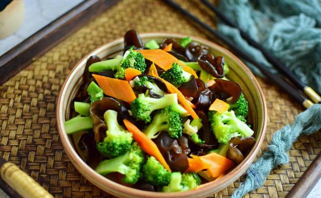 空腹10小时才算开始减肥?16小时后会自噬?不吃饭真的可以瘦身吗