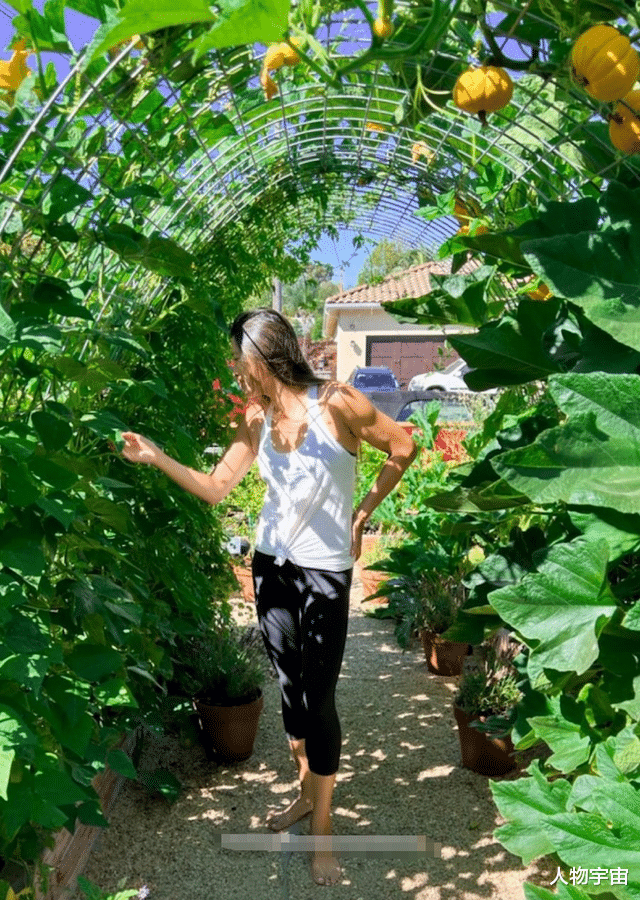 她被称鲶鱼港姐，父亲拥餐饮集团，息影嫁人生仨孩，活成人生赢家