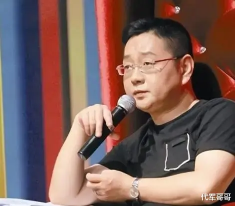 他曾经是央视门面，一句话断送硕士前程，如今在网综“混口饭吃”