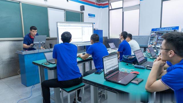 2024年成年人学什么技术比较好呢？