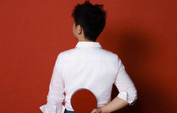 同样在进行时尚芭莎的拍摄,陈梦与孙颖莎对比后,看出了骨相天成