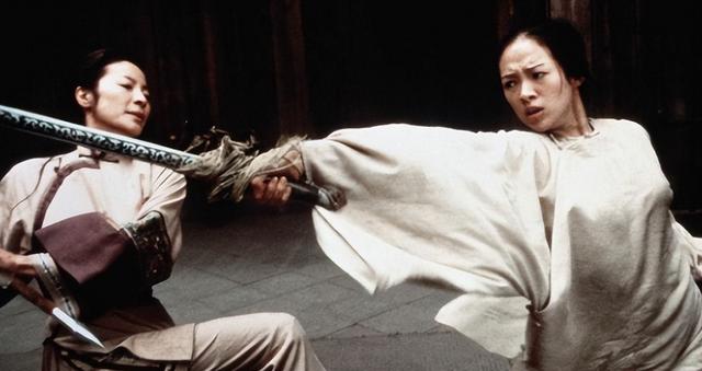 事实证明,和汪峰离婚10个月后的章子怡,早已走上了另一条大道