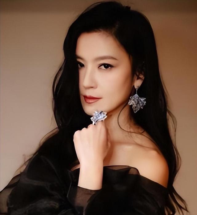 娱乐圈“最渣”女演员,私生活极其混乱,无缝衔接17个男人