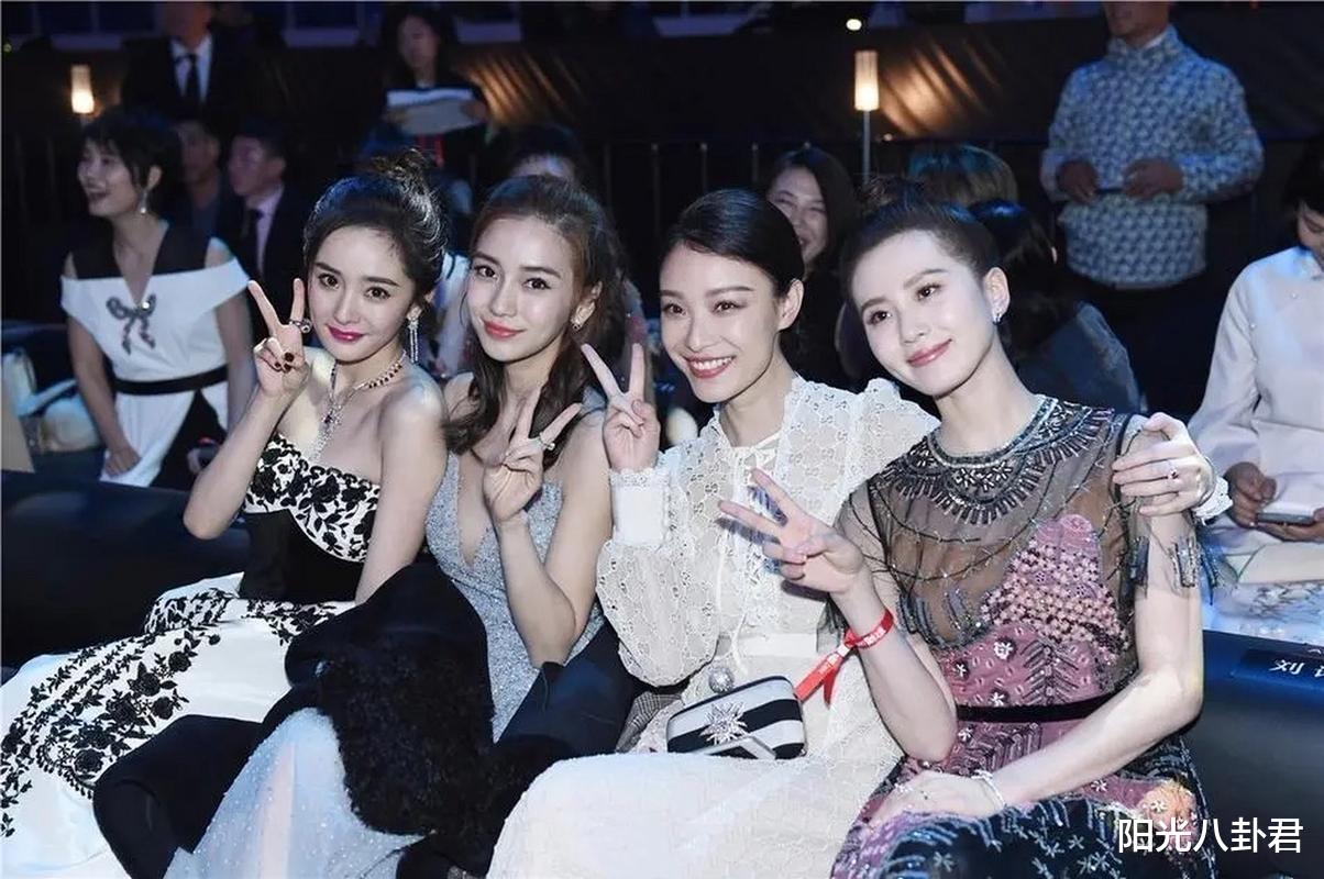 看了36岁赵丽颖和35岁杨颖的近照,才明白事业对女明星有多重要