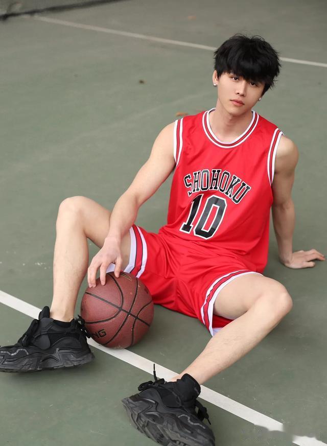 是男高还是腹肌哥哥呢