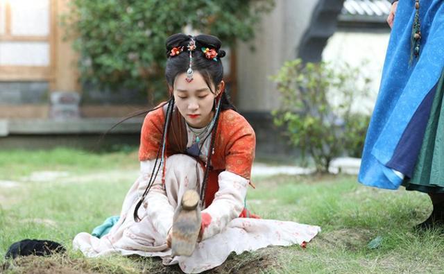 今日正式开播，从歪瓜裂枣到俊男美女，我看到了网剧天花板