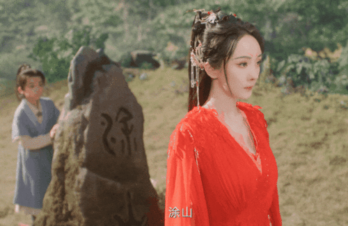 摇头晃脑,撇嘴做作?36岁刘亦菲出手,带来85花“教科书式”演技