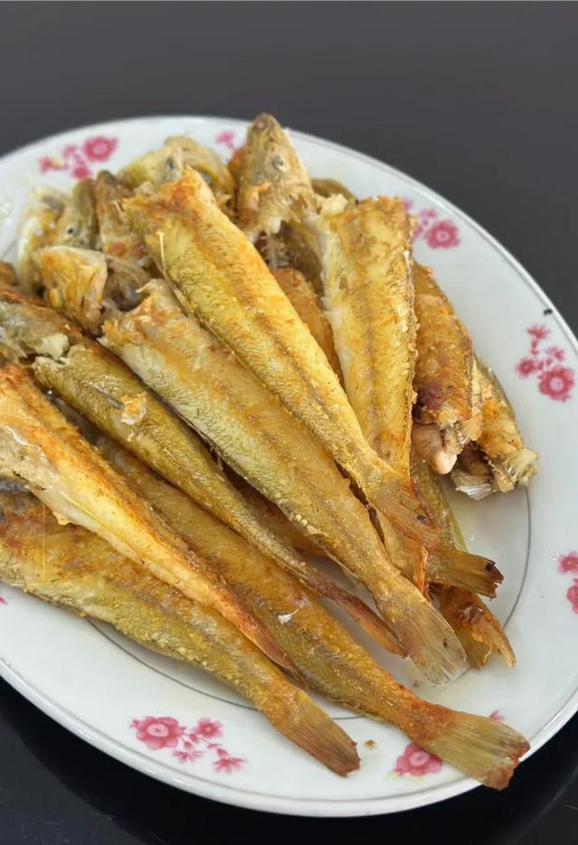 广东穷人家晒出家里的饭菜,网友们纷纷留言:怪不得这么穷