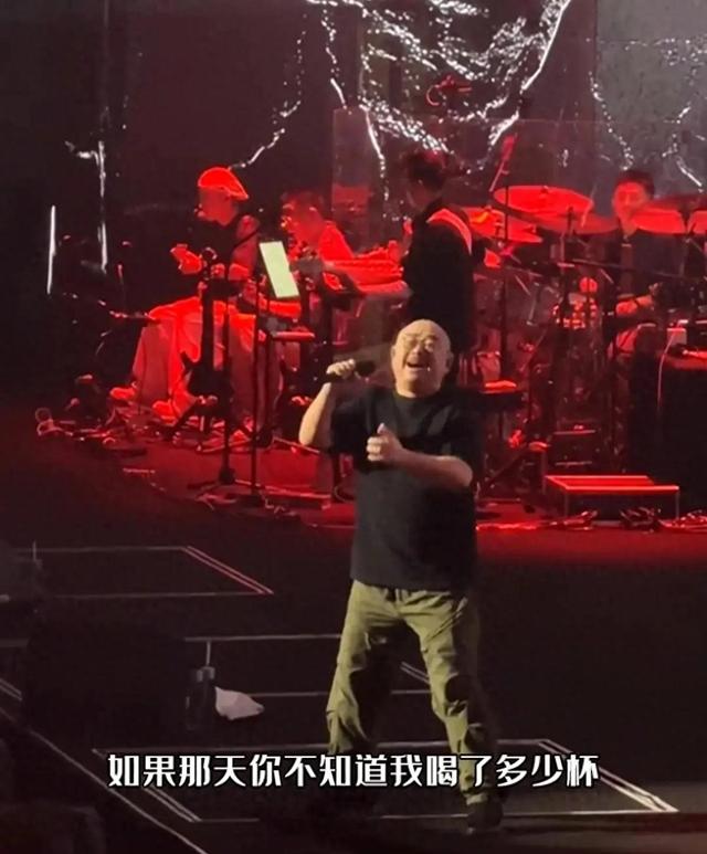 刀郎成都演唱会,开场歌曲《冲动的惩罚》,一开口就是万人大合唱