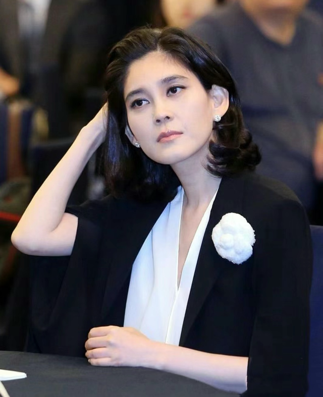 瓜子脸不吃香了,现在最火的是“富婆脸”