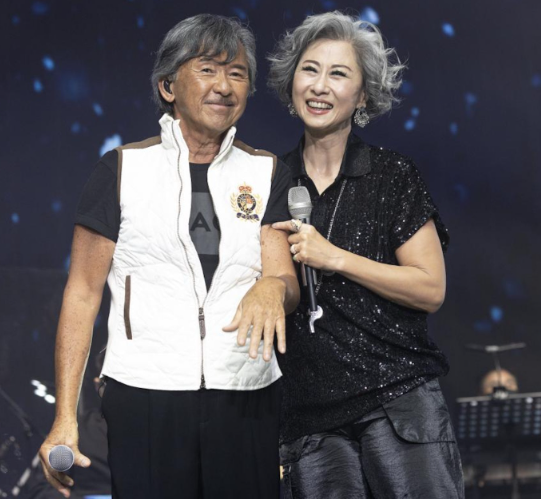 叶倩文晒林子祥孙女正面照，丁克多年的她兴奋激动，急于与人分享