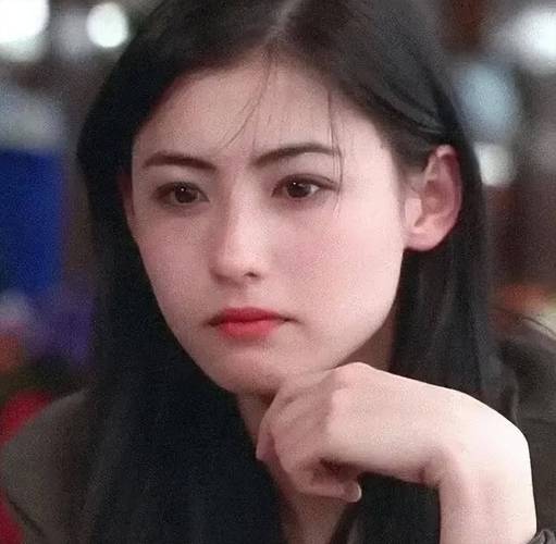 张柏芝15岁次子近照曝光,网友:完美继承爸妈神颜,建议出道!