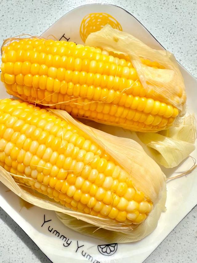 煮玉米,放清水都外行,再多放两样,更香甜软糯,还能营养不流失