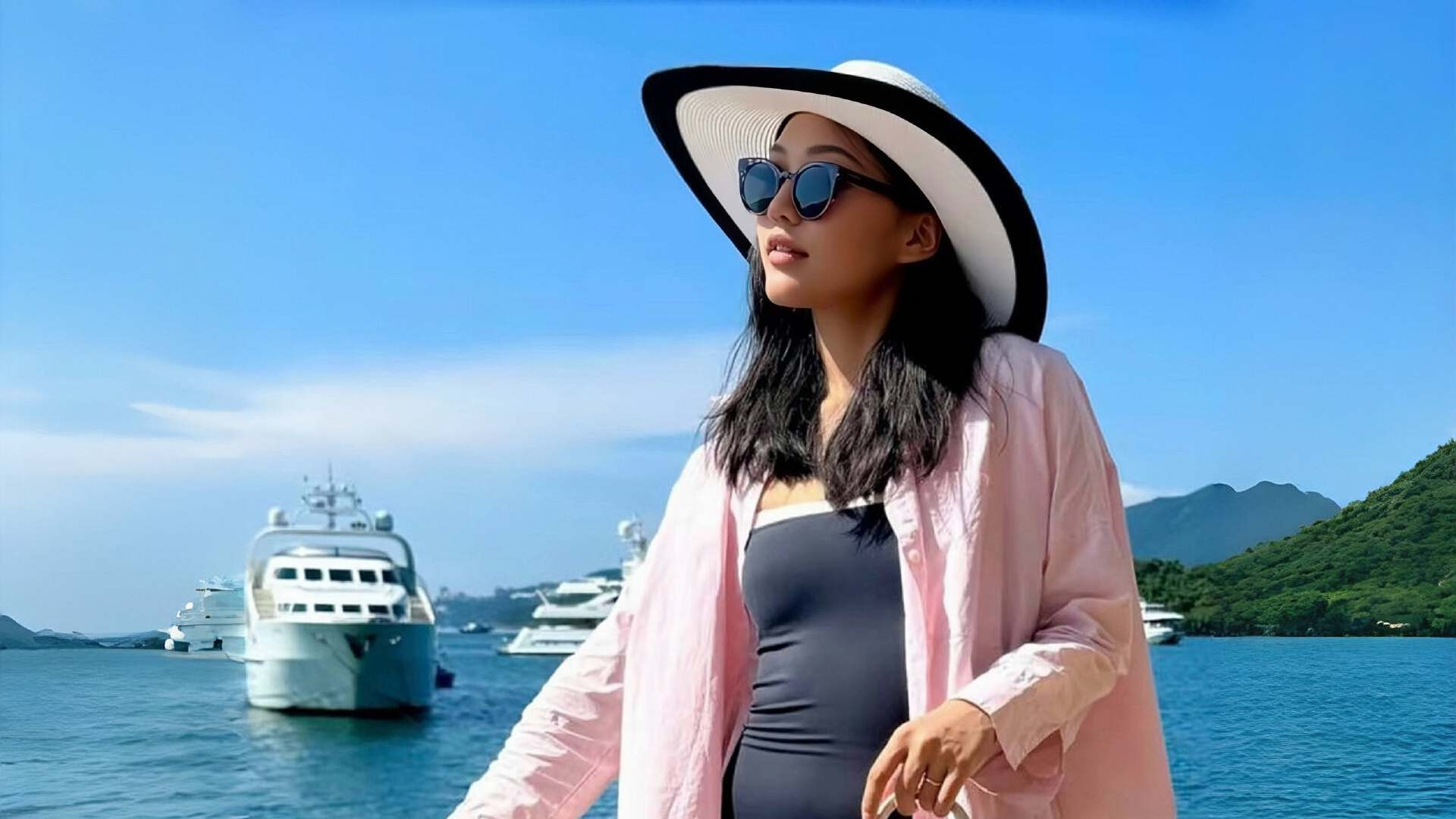 恭喜！香港知名富家千金被曝怀孕，海边度假腹部凸起孕味浓