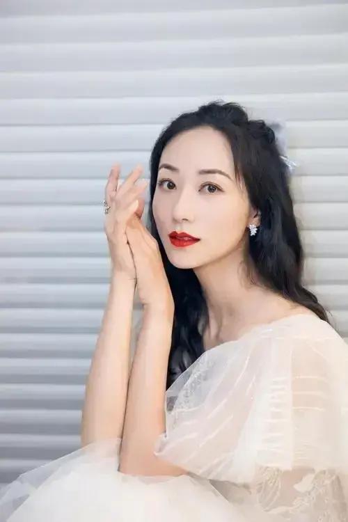 韩雪直言择偶标准：我要求不高，一定要比我有钱，比我多10块都行