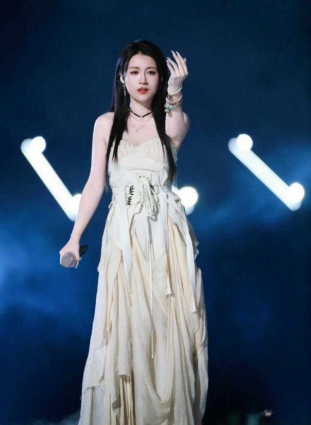 |好声音没夺冠，却嫁给爱奇艺副总裁，34岁成了人生赢家！