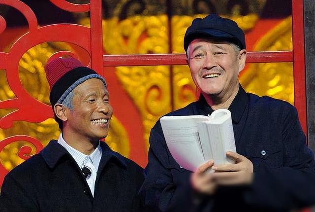 鲁迅|他被嘲又黑又丑，春晚突然忘词，瞎编8个字，却意外火了13年！