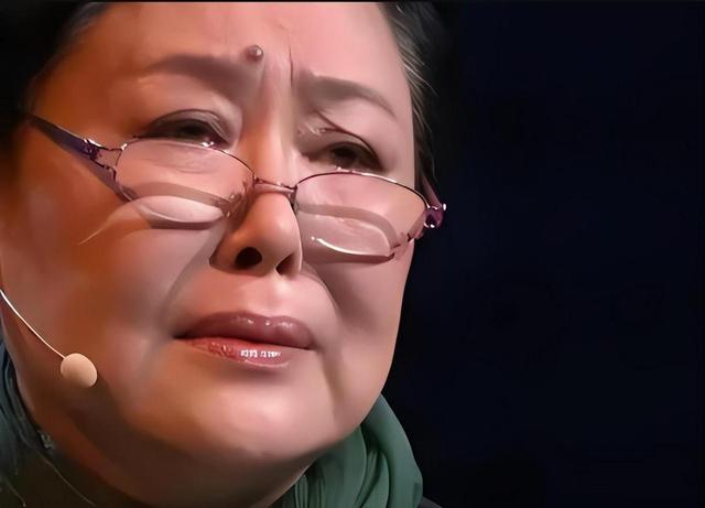 74岁斯琴高娃近况：瑞士老公已去世，她垂垂老矣，如今回国内生活