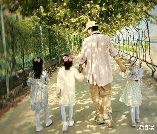 谢娜陪仨女儿学舞蹈,跳跳不停夸赞俩妹妹,3岁咘芽咬牙坚持超棒