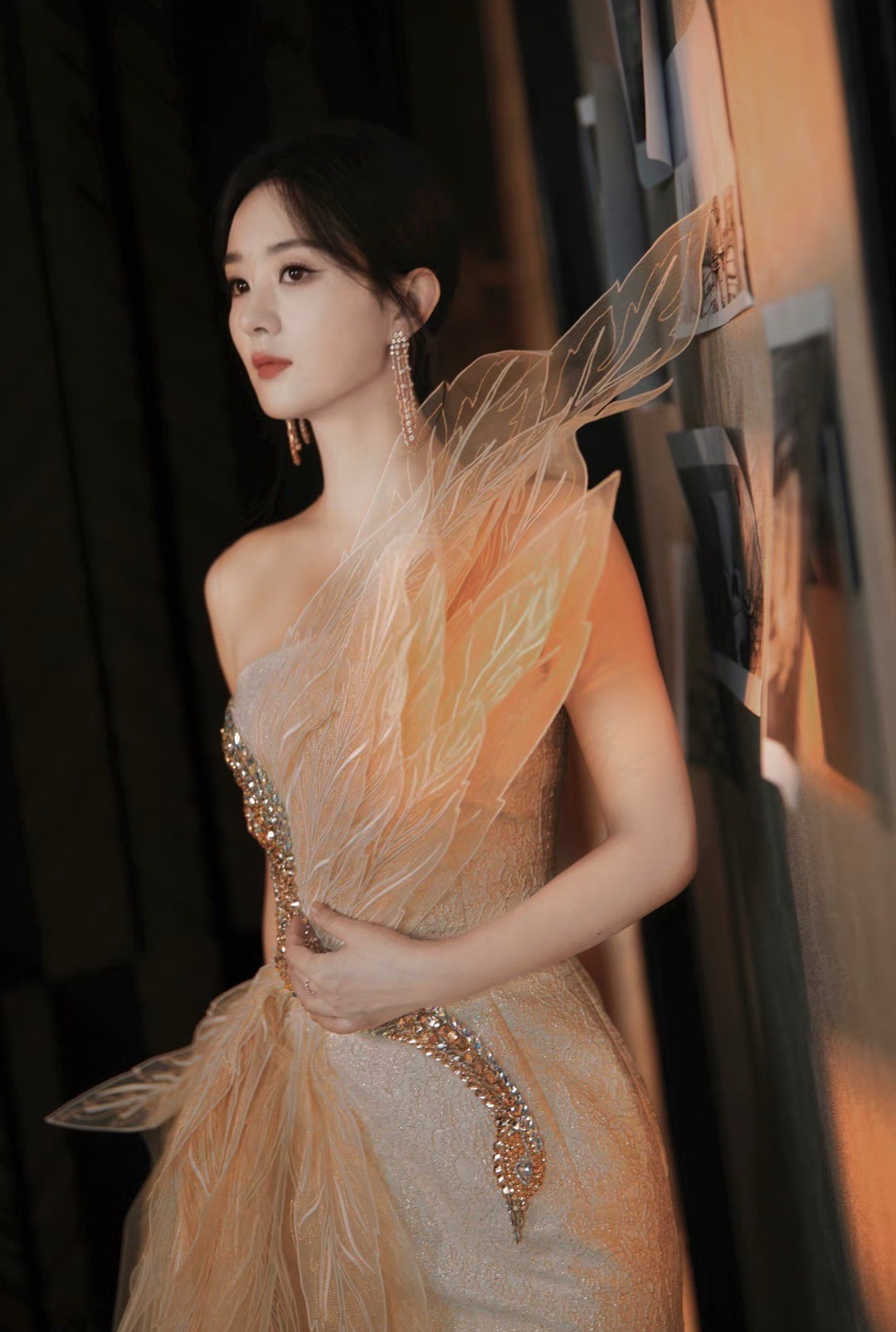 柳叶眉樱桃嘴,生图女星还得看36岁赵丽颖,珠圆玉润,尽显东方美