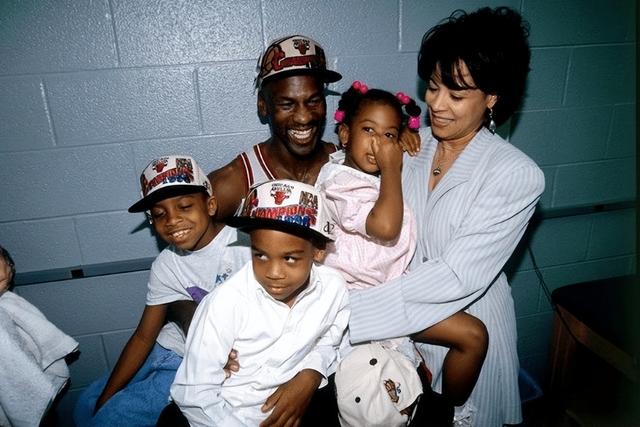 乔丹娇妻:比他小16岁一见钟情,身材火爆不输瓦妮莎,生了双胞胎