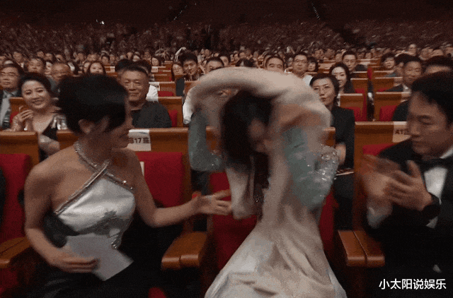 赵姐又来王炸了！《浴火之路》还没上映，赵丽颖簪花婚服先火出圈