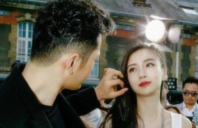 叶柯陪黄晓明参加聚会，合照靠边很卑微，网友：baby这次真赢了