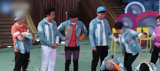 明明演技拉垮，却顶着老戏骨头衔，这4位艺人终于本相毕露了？