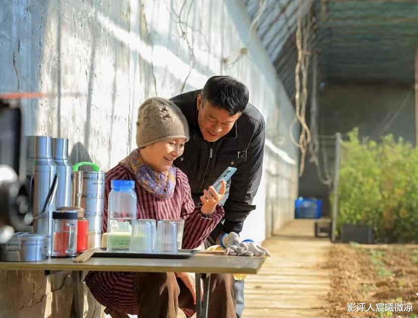 《凡人歌》:长得像姐妹,又同样演妈妈,61岁吴玉芳与68岁徐幸却是不同风格