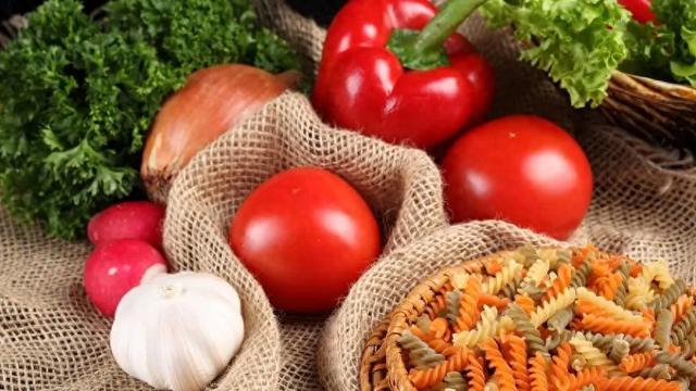 30岁女子肝癌晚期,从不抽烟喝酒,医生询问知道:晚上常做3件事