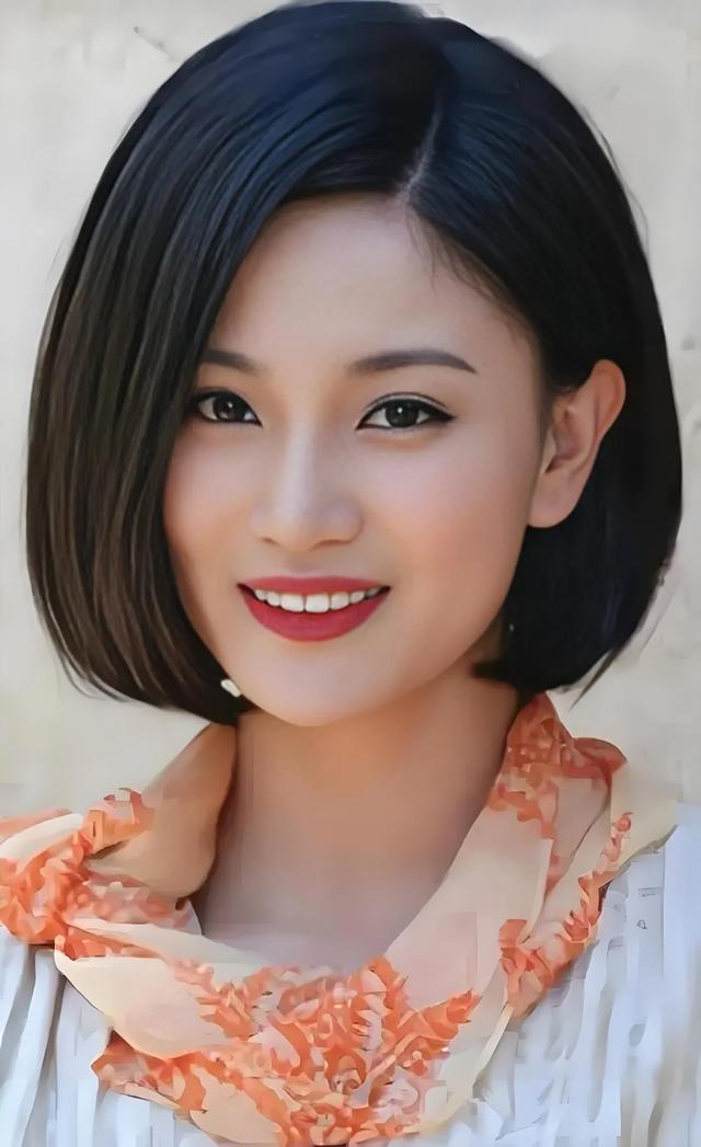 她是最干净的星，也是最美军花，出道14年零绯闻，如今为爱息影