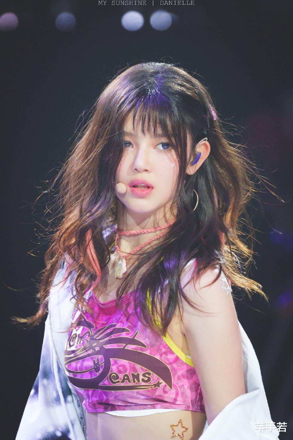 闵熙珍正式与HYBE娱乐解约,并取关new jeans,站队的爱豆成笑话