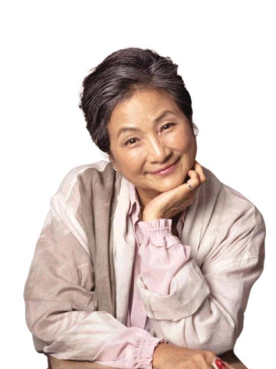 刘涛谈79岁的郑佩佩泪崩,感叹:她现在已身体不大好,需要人搀扶