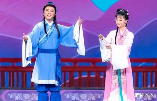 何炅主持双台元宵晚会疲态尽显,湖南台临时改顺序,戏曲节目获赞