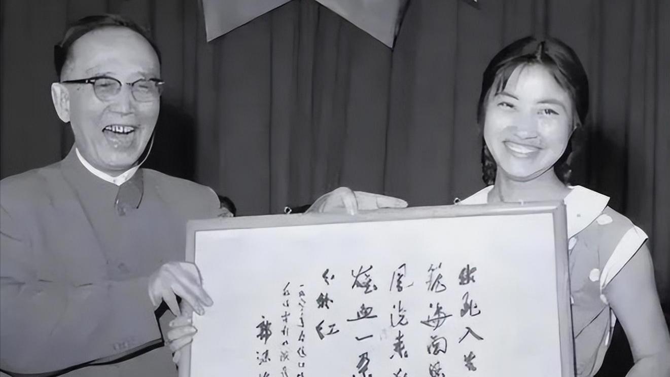 定居美国10余年，78岁却回国“捞金”，她凭啥被称“人民艺术家”