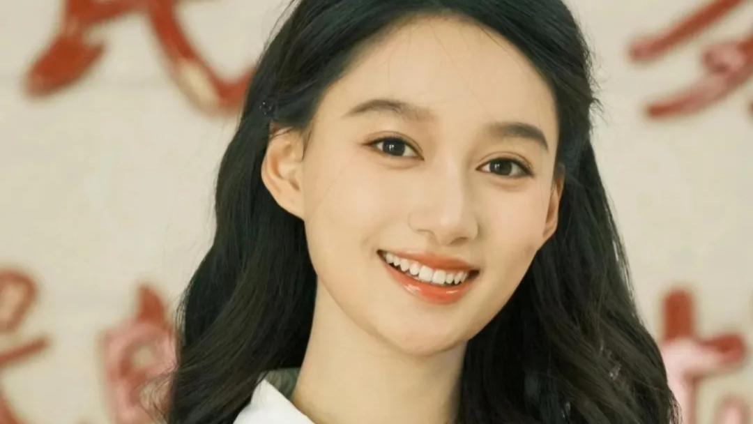 《清明上河图密码》23岁的她火了，3校艺考第1，撞脸5位女星