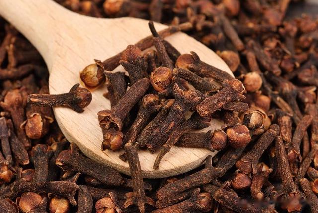 做卤肉时，卤水里加上它，不仅香味入骨，肉超级入味，越吃越想吃