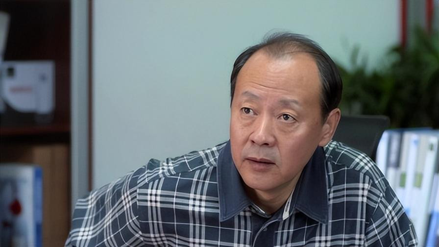 侯天来：娶普通妻子，婚后连生两个女儿，提起女儿总流泪