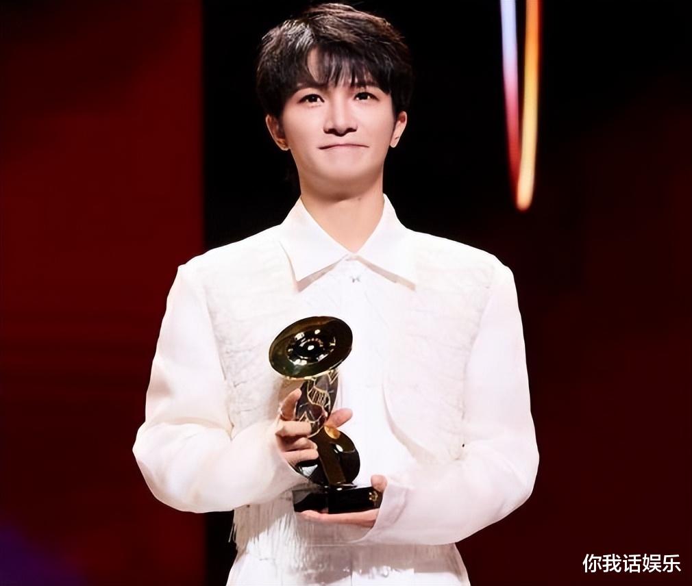 周深影视音乐盛典年度歌手，冲上热搜！话题阅读量超过6132万