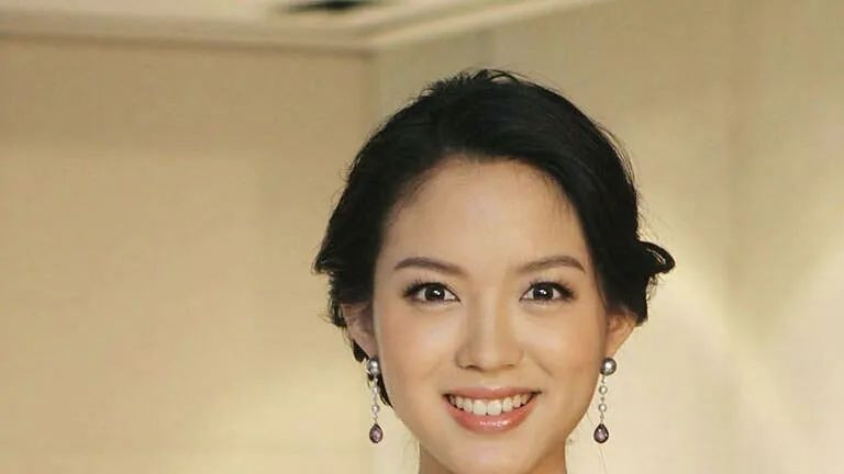 央视春晚|怀孕6月上春晚，艳压奚梦瑶，拒嫁30亿豪门：她才是人生赢家！