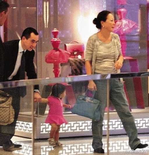 身家百亿却只生一个女儿，除了宗庆后，赌王家族也有一位