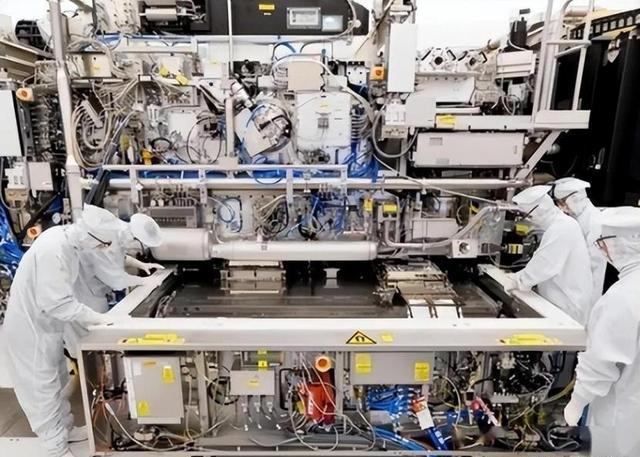 荷兰向我国售出257台光刻机，获7500亿元！外媒：恐灭顶之灾