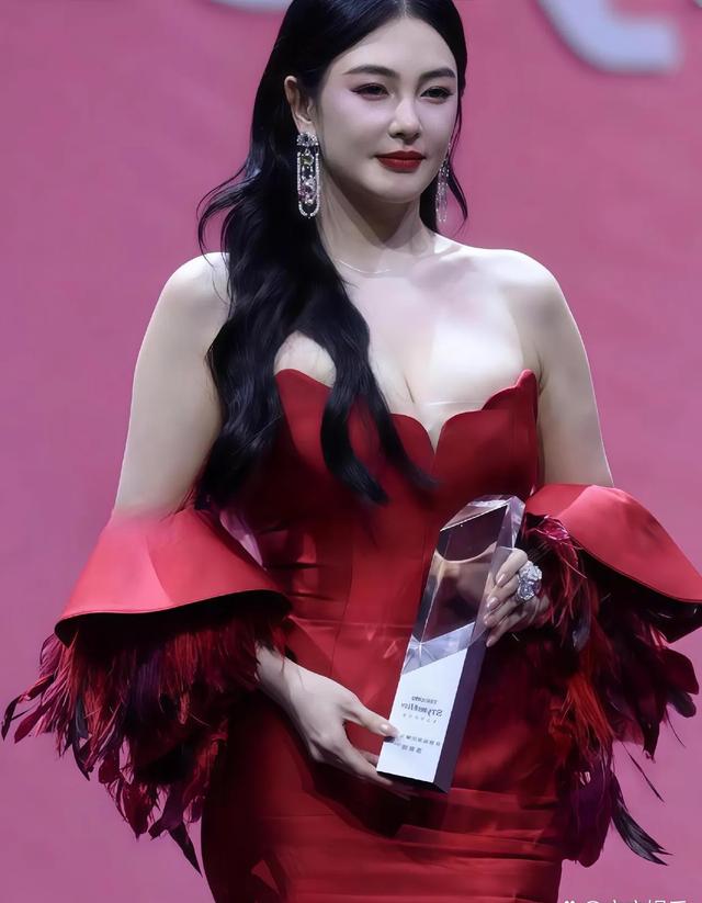 张雨绮的生图真是让人惊叹,这身材也太绝啦!