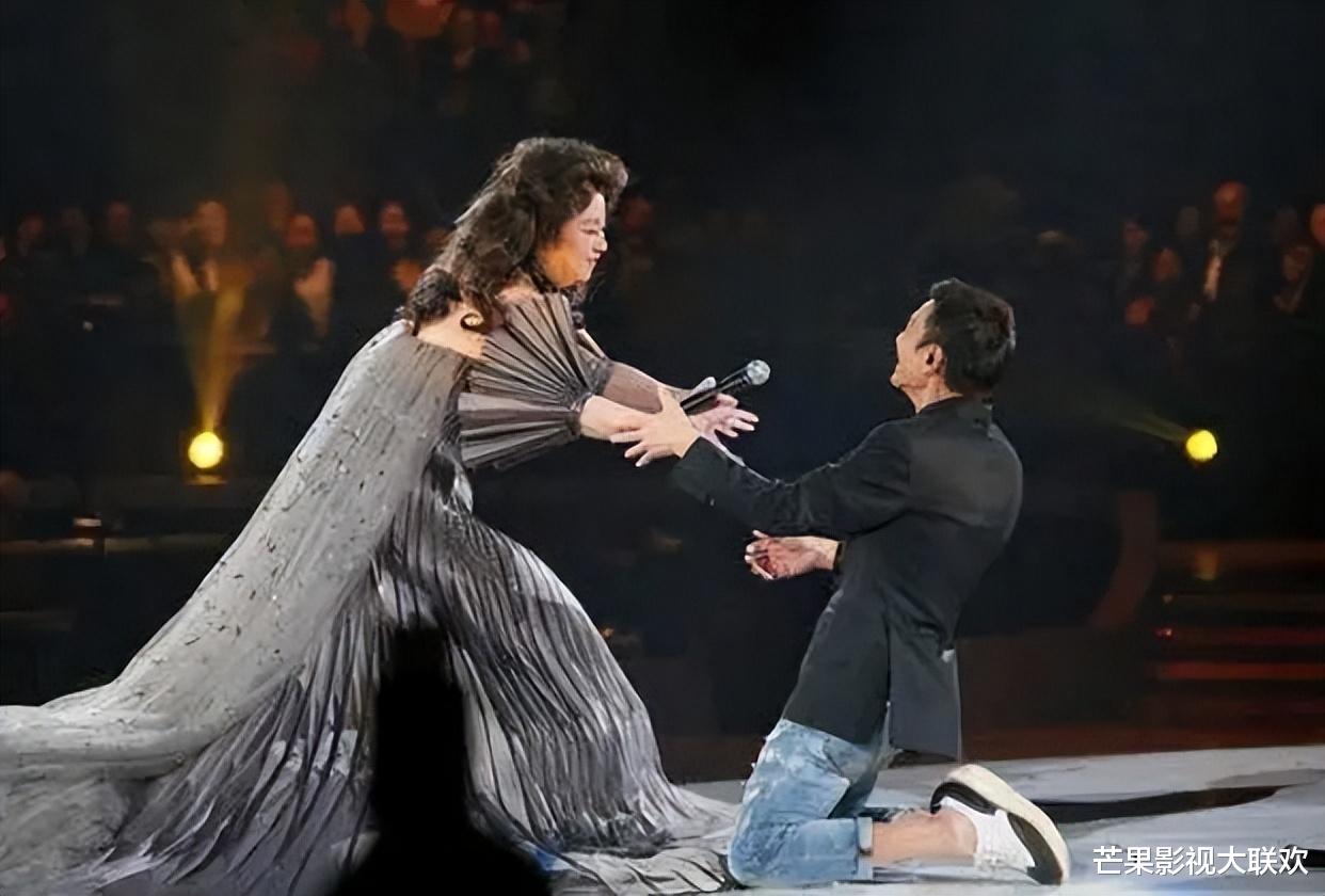 |她宁愿离婚也不愿改变中国国籍，春晚为她破例，74岁仍单身