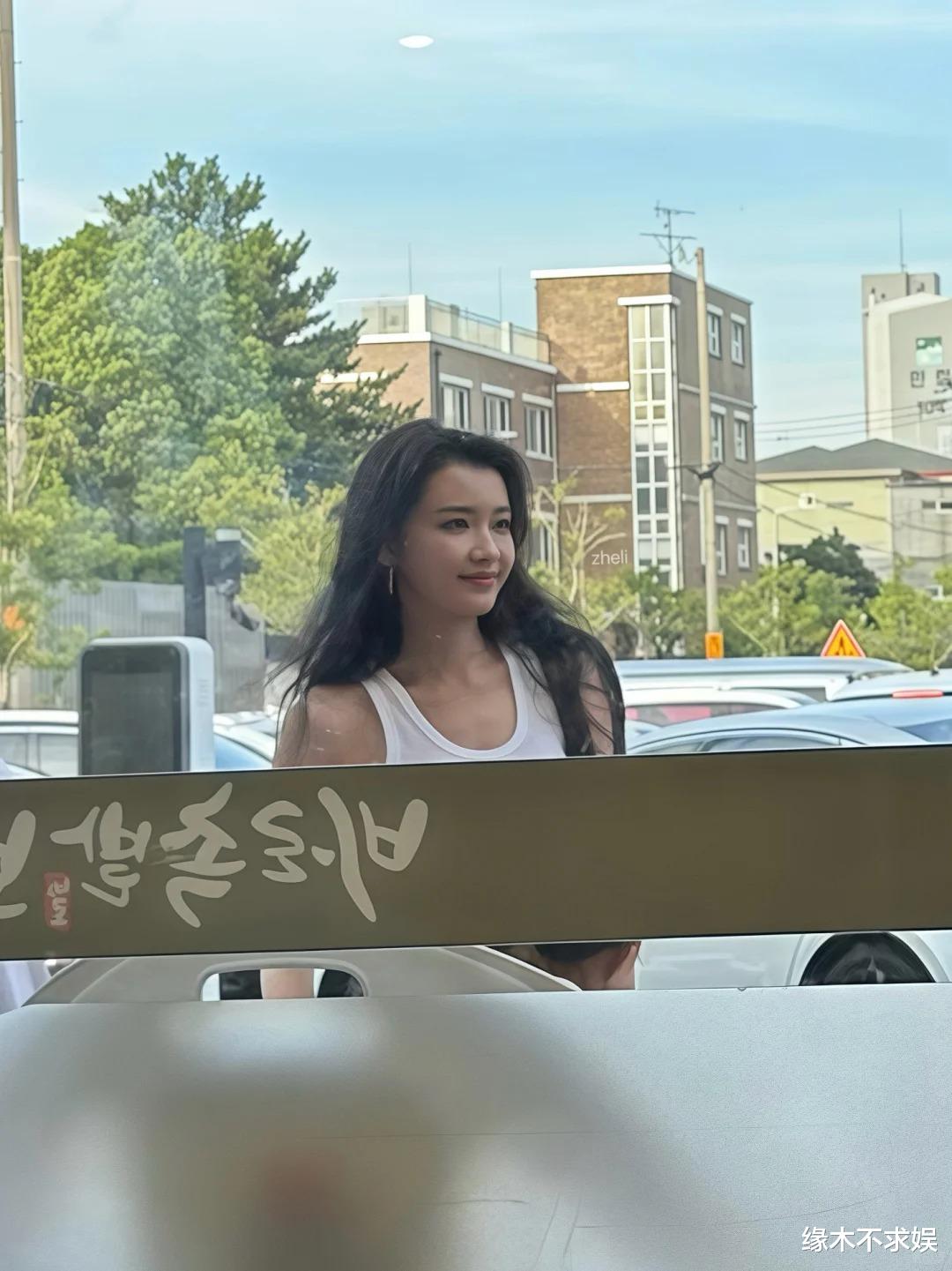 孙怡一家韩国旅游,7岁大福又高又瘦又时髦,孙怡对女儿很严厉!