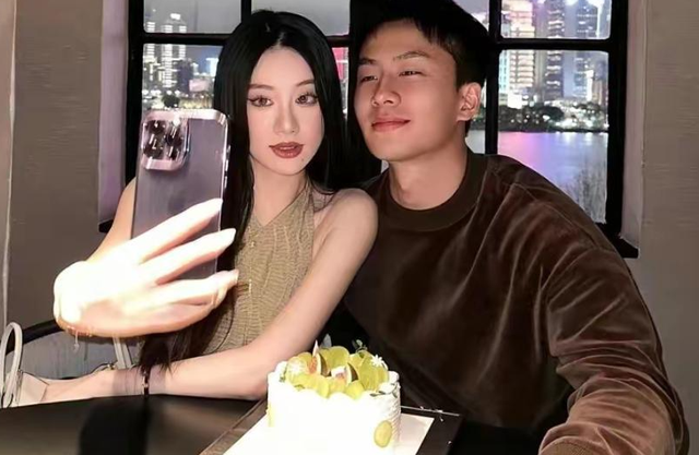 范斯晶与男友露面,两人大秀恩爱,范志毅非常看好这段婚姻。