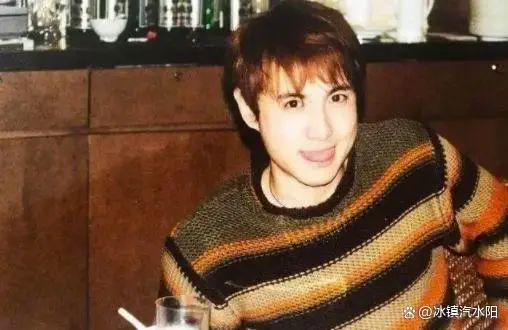 18岁黄渤忍了,18岁张卫健也忍了,看了18岁雷佳音我忍不了了