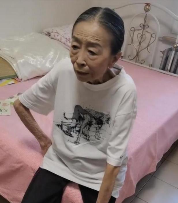 丑娘张少华，人丑心更丑！1996年做下滔天恶事，晚年眼中常含泪水